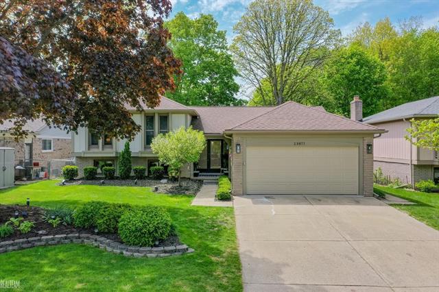 front view picture of 39871 Baroque, Clinton Township, MI. 48038