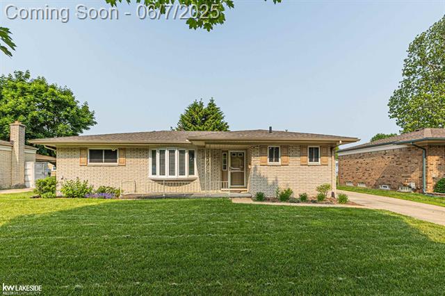 front view picture of 40803 Rinaldi Dr, Sterling Heights, MI. 48313