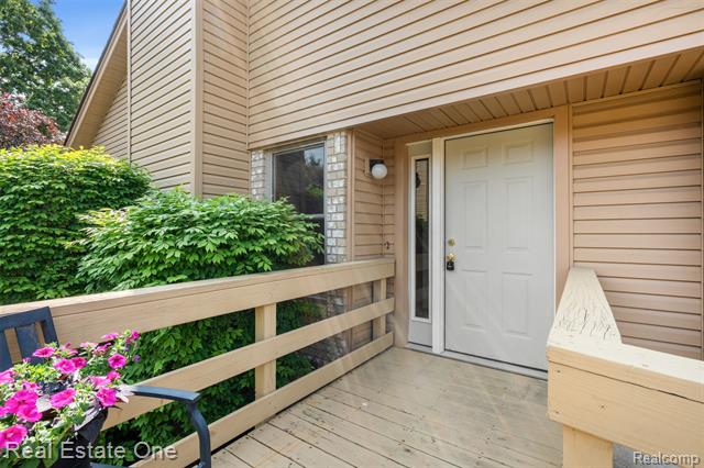 front view picture of 2343 Heritage Pointe Dr, Sterling Heights, MI. 48314