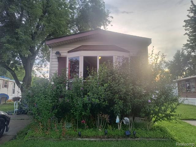 front view picture of 40665 Drury Rd, Sterling Heights, MI. 48310
