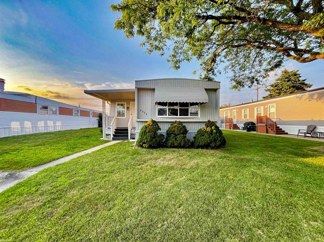 front view picture of 5294 Argyle Ct, Sterling Heights, MI. 48310