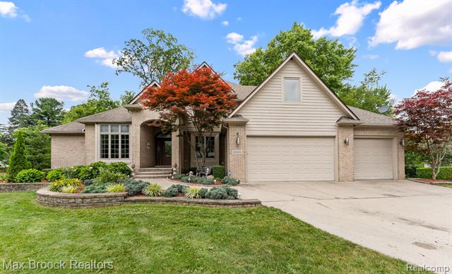front view picture of 20403 Robinway, Clinton Township, MI. 48036