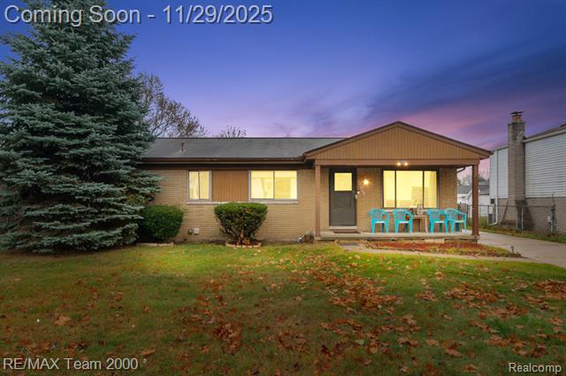 front view picture of 40220 Walter Dr, Sterling Heights, MI. 48310