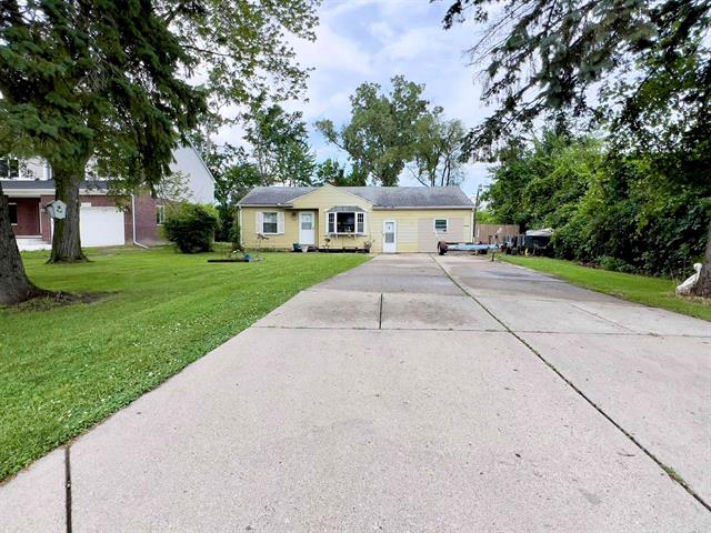 front view picture of 5595 Branch St, Sterling Heights, MI. 48310