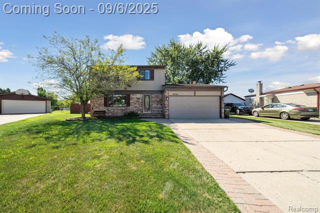 front view picture of 40166 Kristen Dr, Sterling Heights, MI. 48310
