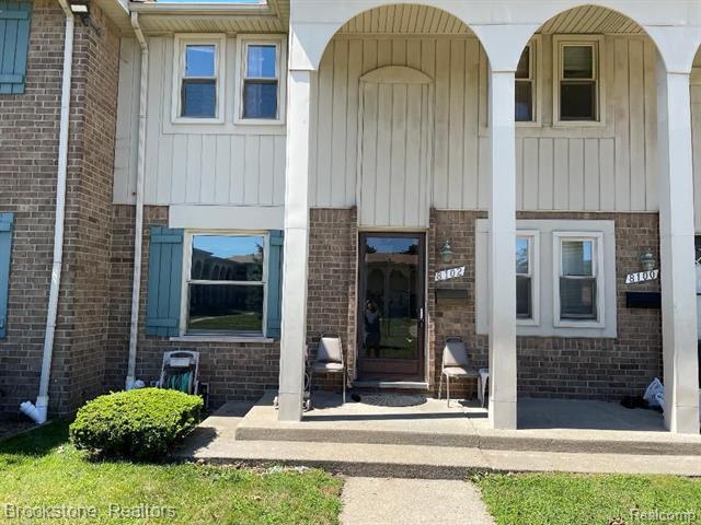 front view picture of 8102 Clay Ct, Sterling Heights, MI. 48313