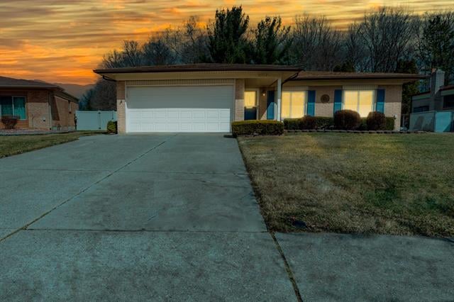 front view picture of 40514 Shakespeare Dr, Sterling Heights, MI. 48313