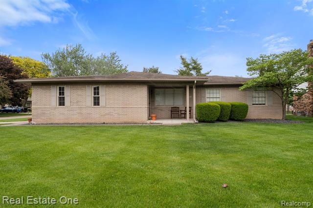 front view picture of 39664 Cadborough, Clinton Township, MI. 48038