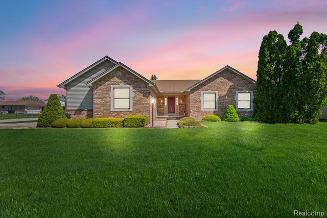 front view picture of 3817 Porter Dr, Sterling Heights, MI. 48310