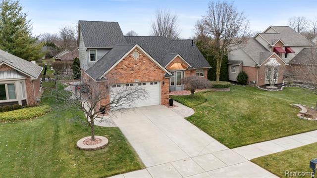 front view picture of 40312 Sugar Spring D, Sterling Heights, MI. 48313