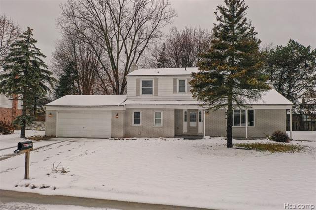 front view picture of 39735 Bonnie Ct, Clinton Township, MI. 48038