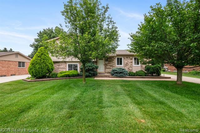 front view picture of 39738 Day, Clinton Township, MI. 48038