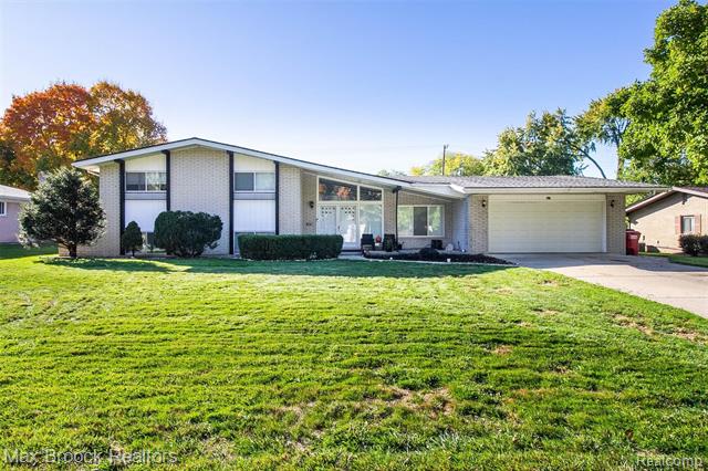 front view picture of 20246 Anita, Clinton Township, MI. 48036
