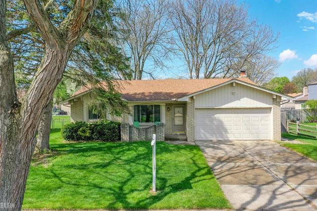 front view picture of 12989 Montbatten Cou, Sterling Heights, MI. 48313
