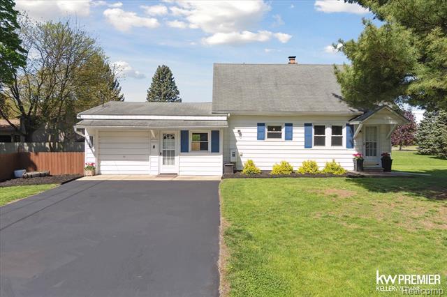 front view picture of 40955 Utica Rd, Sterling Heights, MI. 48313