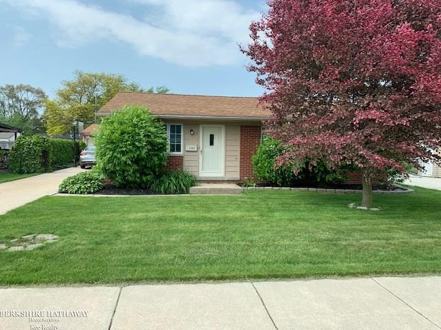 front view picture of 12869 Docksin Dr, Sterling Heights, MI. 48313