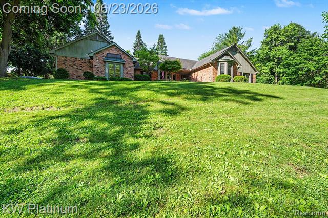 front view picture of 41945 Hillview Dr, Sterling Heights, MI. 48314