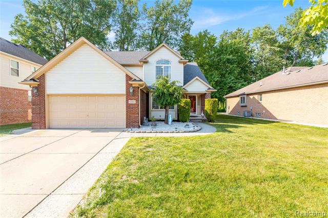 front view picture of 13563 Trotters Ln, Sterling Heights, MI. 48313