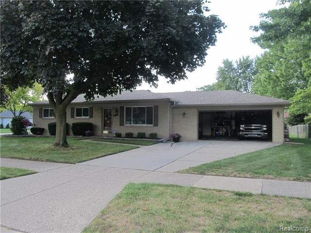 front view picture of 14111 Hillsdale Dr, Sterling Heights, MI. 48313