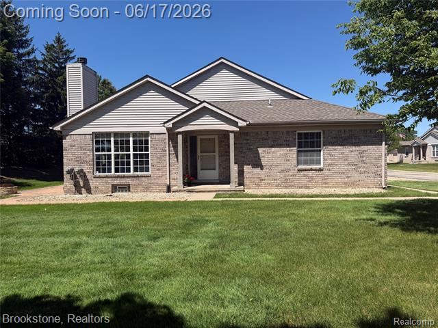 front view picture of 41021 Glenleven Ct, Clinton Township, MI. 48038