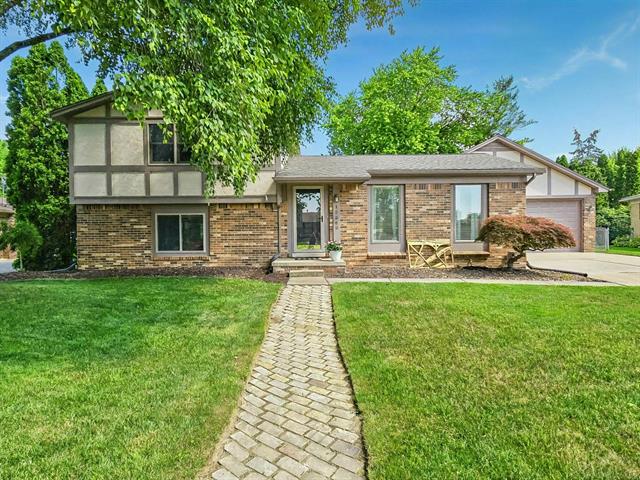 front view picture of 19349 Todd, Clinton Township, MI. 48038