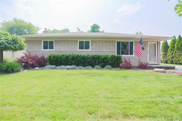front view picture of 40755 Oakwood, Clinton Township, MI. 48038