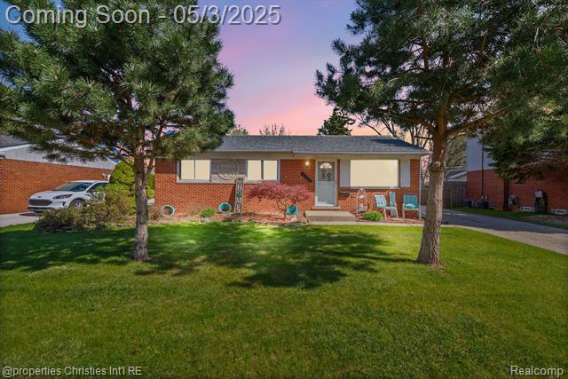 front view picture of 8823 Royce Dr, Sterling Heights, MI. 48313