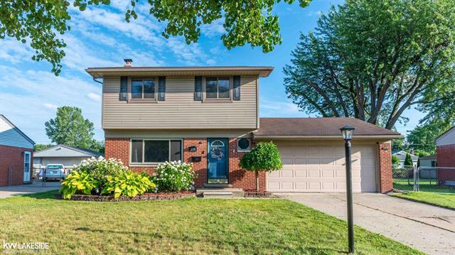 front view picture of 8796 Embassy Dr, Sterling Heights, MI. 48313