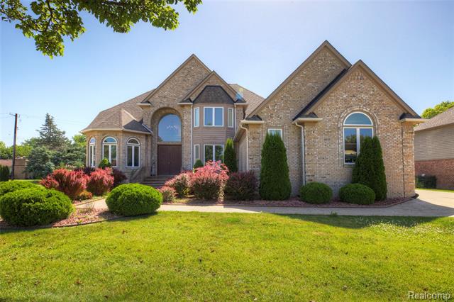 front view picture of 4935 Maceri Circle, Sterling Heights, MI. 48314