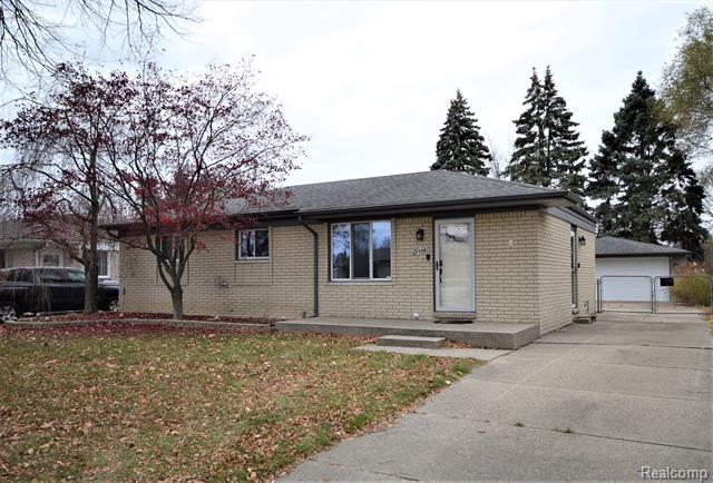 front view picture of 13444 Melanie Dr, Sterling Heights, MI. 48313
