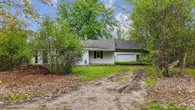 front view picture of 2071 Beyer Lane, Sterling Heights, MI. 48314