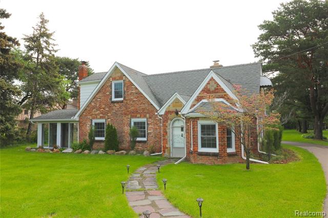 front view picture of 42192 Dequindre Rd, Sterling Heights, MI. 48314