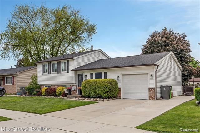 front view picture of 16243 Picton Ct, Clinton Township, MI. 48038