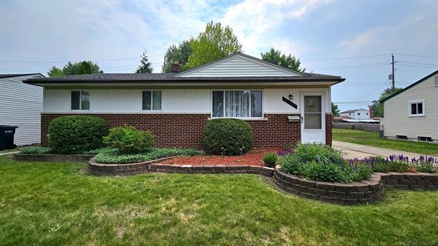 front view picture of 42208 Gainsley Dr, Sterling Heights, MI. 48313