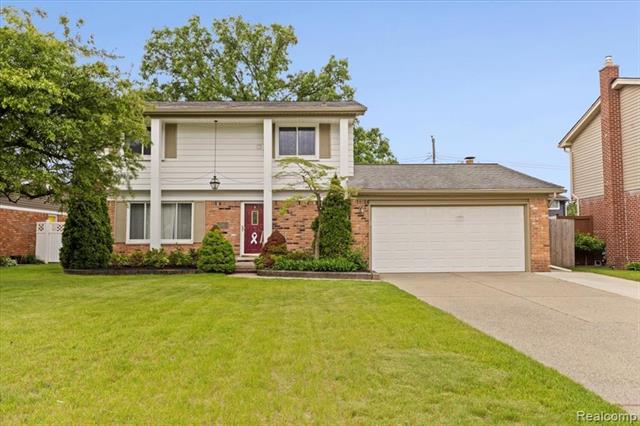 front view picture of 12360 Moers Dr, Sterling Heights, MI. 48313