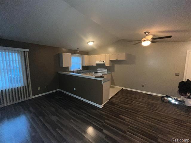 front view picture of 41916 King Edward Ct, Clinton Township, MI. 48038