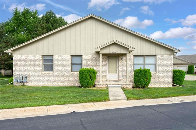 front view picture of 41933 King Edward Ct, Clinton Township, MI. 48038