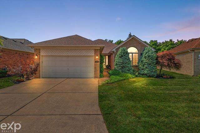 front view picture of 41827 Fairmouth Park Dr, Clinton Township, MI. 48038