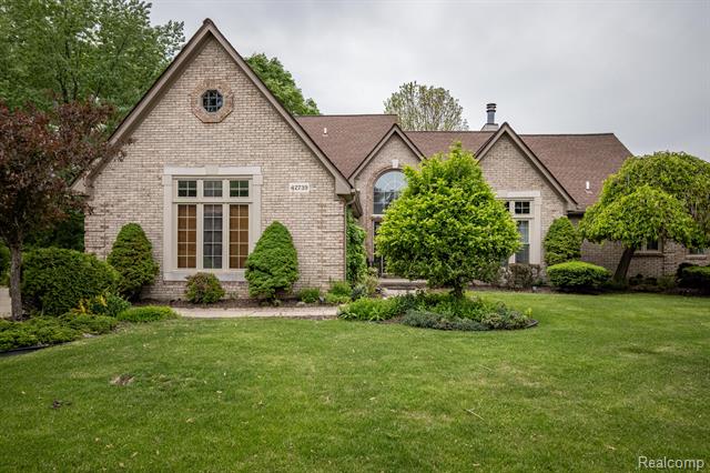 front view picture of 42739 Pond View Dr, Sterling Heights, MI. 48314