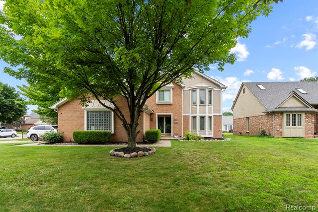 front view picture of 42060 Twining Dr, Sterling Heights, MI. 48313