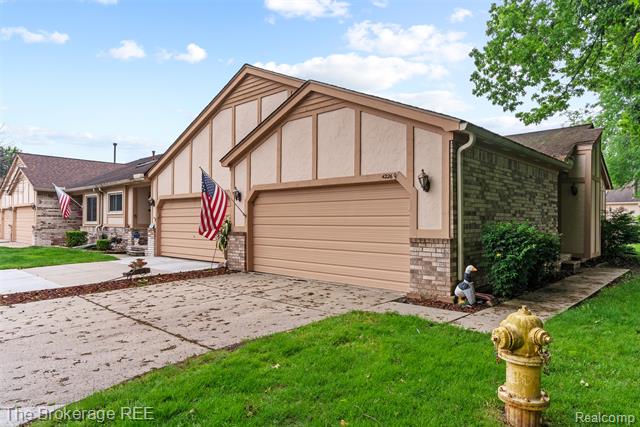 front view picture of 42269 Birch Tree Ln, Clinton Township, MI. 48038