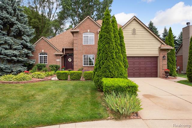 front view picture of 5061 Whitby Dr, Sterling Heights, MI. 48314