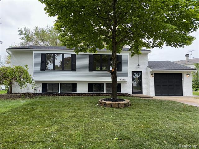 front view picture of 42811 Wilmington Dr, Sterling Heights, MI. 48313