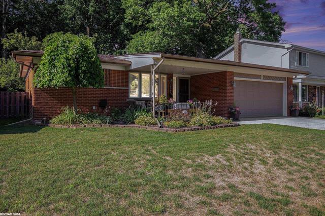 front view picture of 12501 Mair Dr, Sterling Heights, MI. 48313