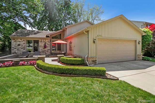 front view picture of 14046 Coldwater Dr, Sterling Heights, MI. 48313