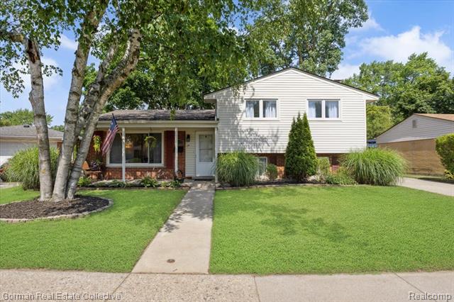front view picture of 43121 Donley Dr, Sterling Heights, MI. 48314