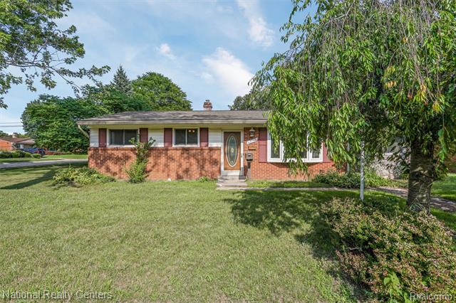 front view picture of 43146 Penny Dr, Sterling Heights, MI. 48314