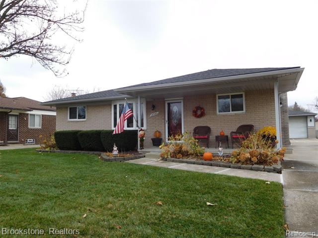 front view picture of 14946 Purdue Dr, Sterling Heights, MI. 48313