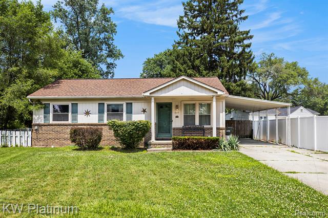 front view picture of 8125 Ogden Dr, Sterling Heights, MI. 48314