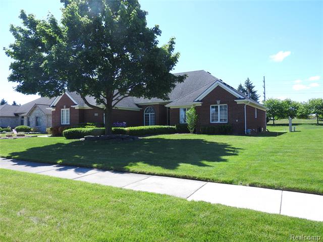 front view picture of 43124 Gina Dr, Sterling Heights, MI. 48314